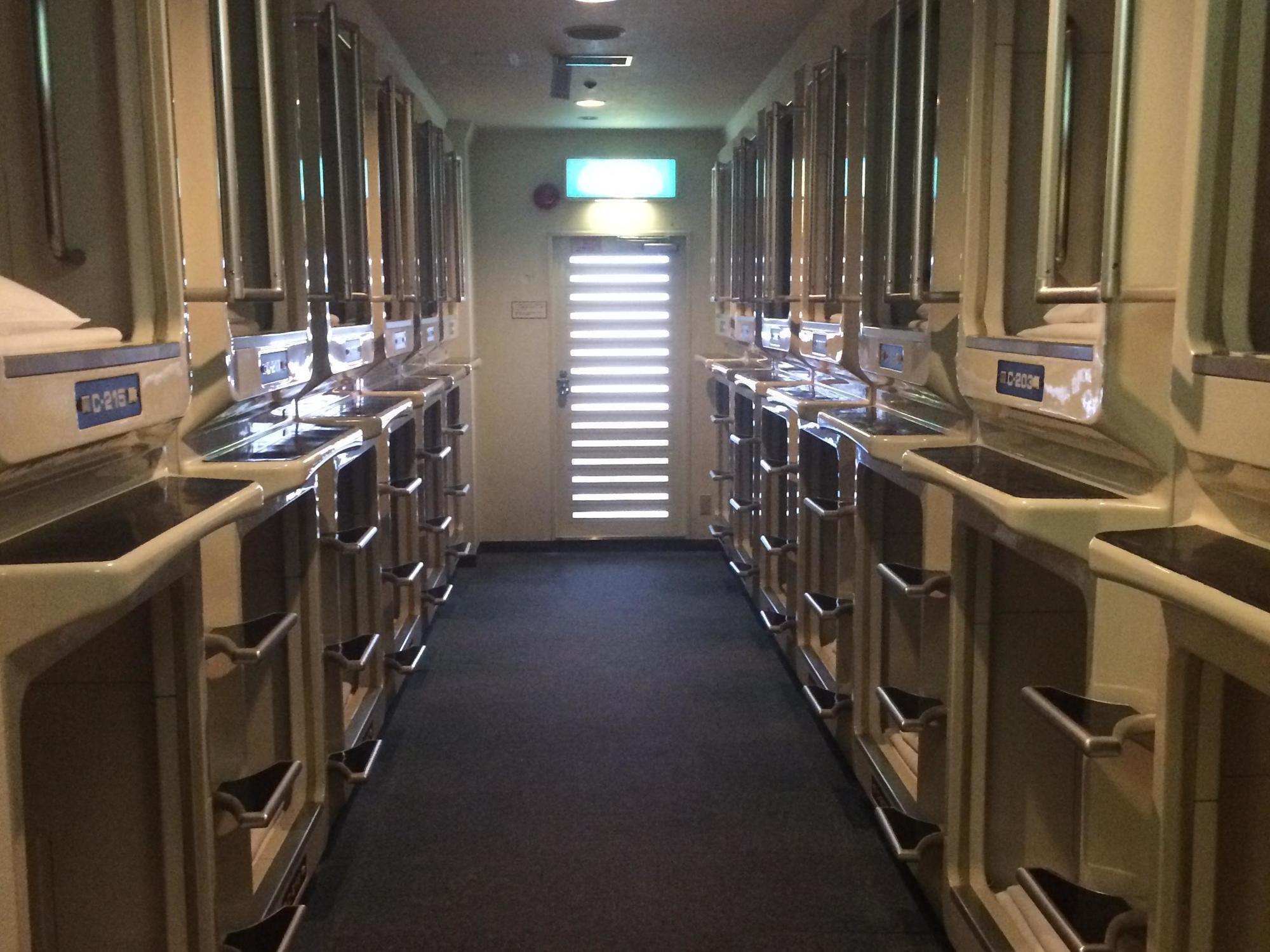 Capsule Hotel Asahi Plaza Shinsaibashi Oszaka Kültér fotó