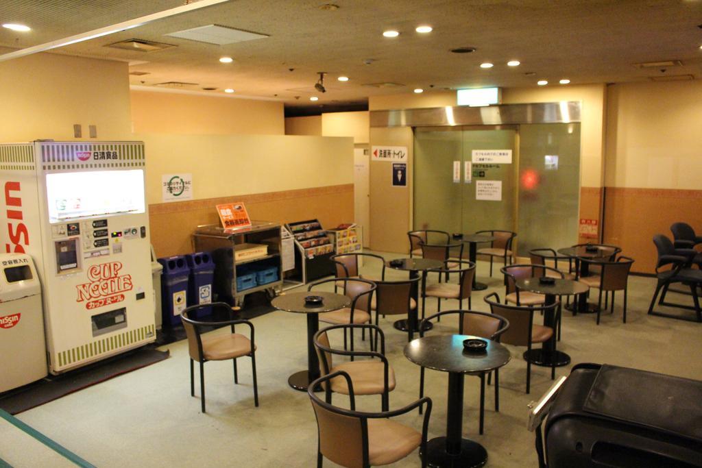 Capsule Hotel Asahi Plaza Shinsaibashi Oszaka Kültér fotó