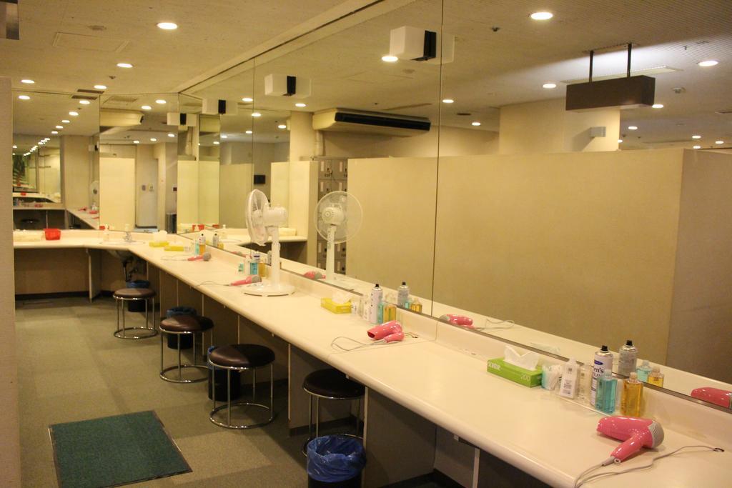 Capsule Hotel Asahi Plaza Shinsaibashi Oszaka Kültér fotó