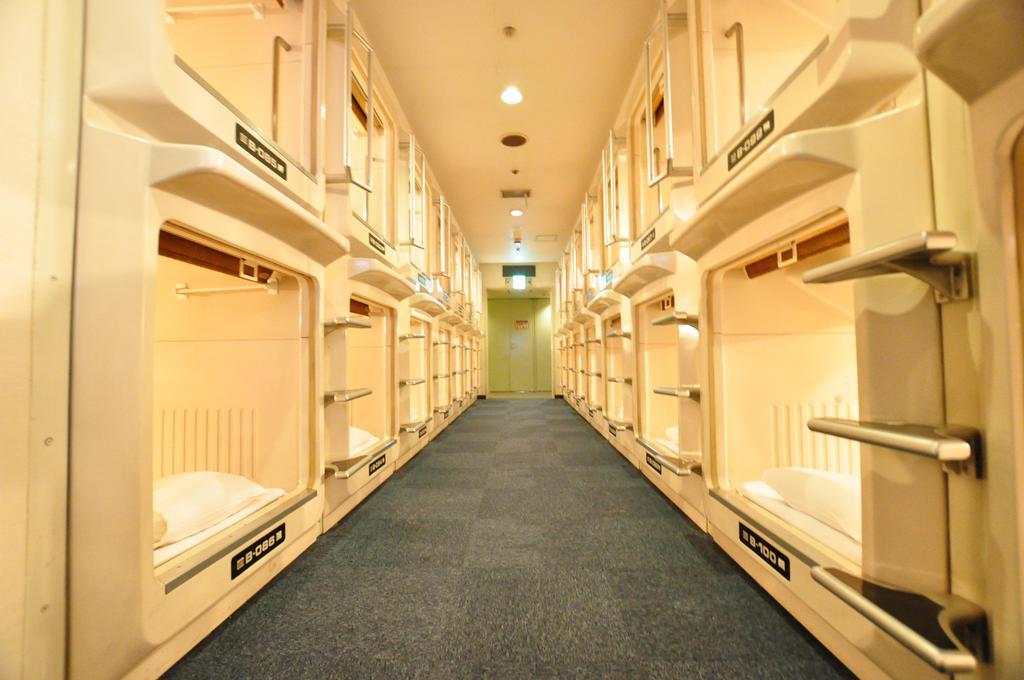 Capsule Hotel Asahi Plaza Shinsaibashi Oszaka Kültér fotó