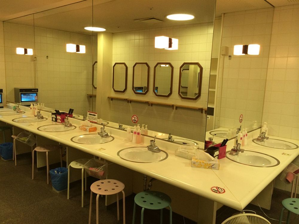 Capsule Hotel Asahi Plaza Shinsaibashi Oszaka Kültér fotó