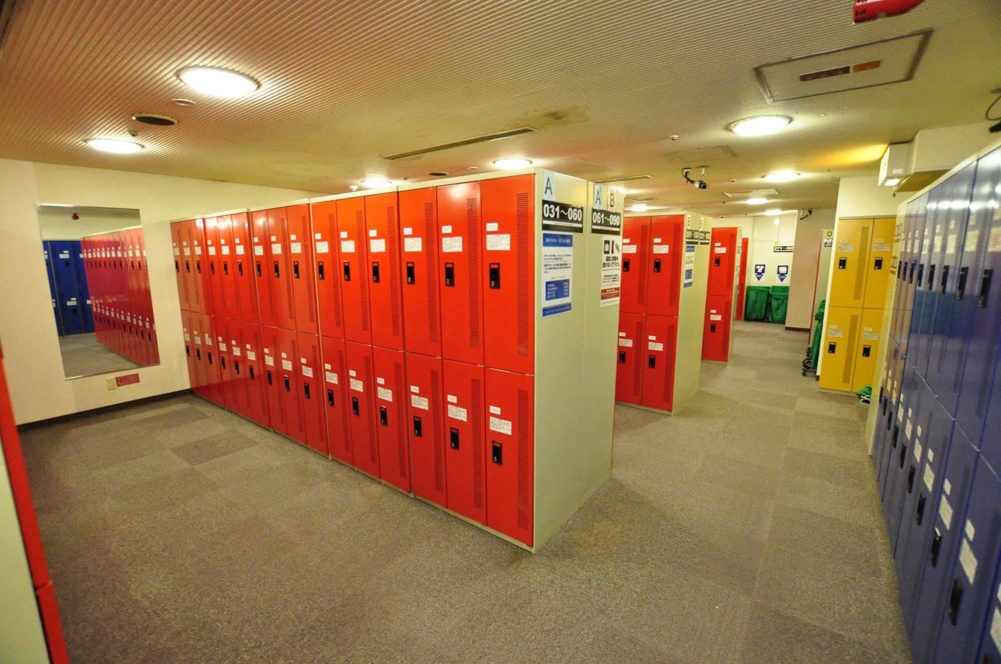 Capsule Hotel Asahi Plaza Shinsaibashi Oszaka Kültér fotó