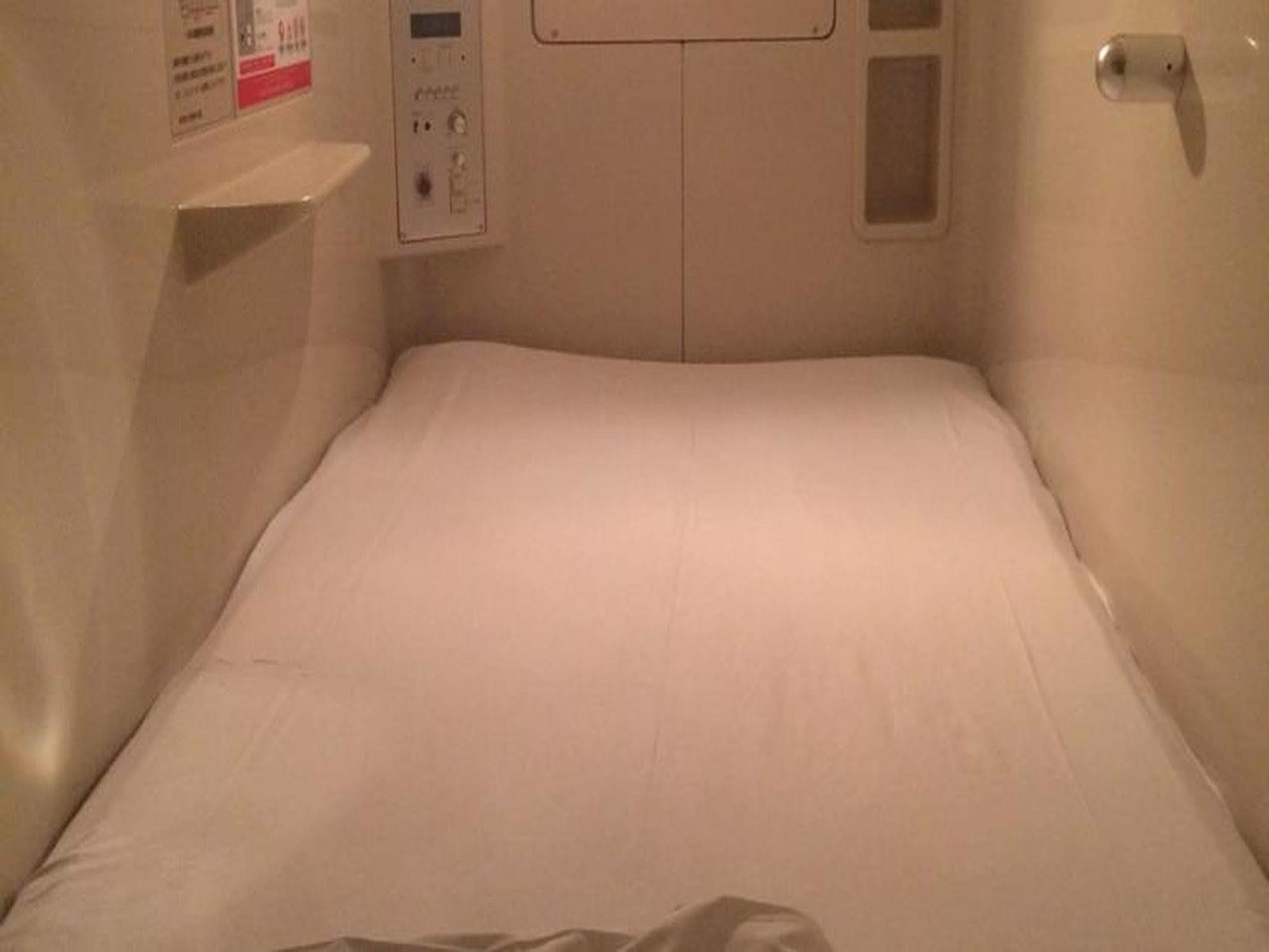 Capsule Hotel Asahi Plaza Shinsaibashi Oszaka Kültér fotó